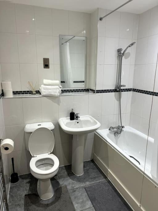 Two Bedrooms Flat In Stratford London Eksteriør billede